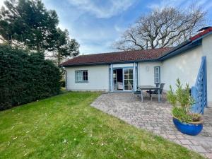 Κήπος έξω από το Ostsee Apartments Salzhaff