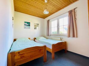 Ένα ή περισσότερα κρεβάτια σε δωμάτιο στο Ostsee Apartments Salzhaff