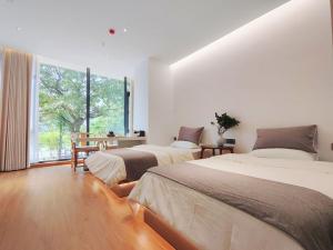 Ένα ή περισσότερα κρεβάτια σε δωμάτιο στο Ming Shanshui Retreat