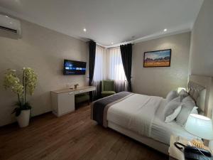 Postel nebo postele na pokoji v ubytování SATO HOTEL TASHKENT
