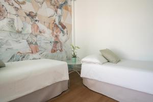 Ein Bett oder Betten in einem Zimmer der Unterkunft Nura Houses Magaluf Beach - Superior Apt