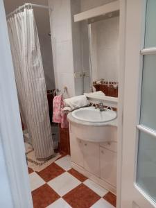 a bathroom with a sink and a shower at Habitacion en casa particular familiar in Gandía