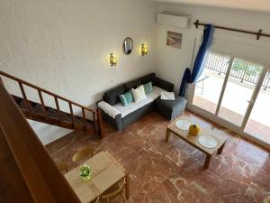 A seating area at Impresionantes vistas del mar en Roses, Canyelles AV-37