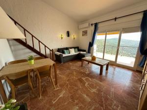 A seating area at Impresionantes vistas del mar en Roses, Canyelles AV-37