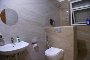 Ένα μπάνιο στο Lotus Pond-3BHK AC -BanjaraHills