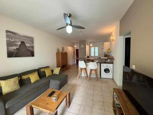 Posezení v ubytování Crystal Beach Ti Trésor Appartement bord de mer