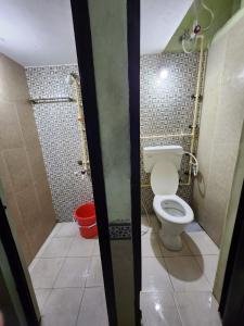 Koupelna v ubytování Holiday Home Madurai Bharathi Nagar - GF + 9 fotografií