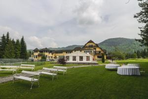 Peisaj natural din apropierea acestui hotel