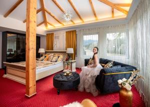 Un pat sau paturi într-o cameră la Linasi Resort Slovenia +64 fotografii