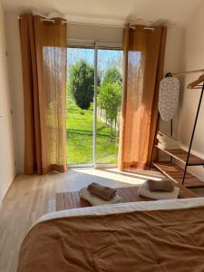 Кровать или кровати в номере La Sellerie