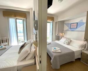 Postel nebo postele na pokoji v ubytování Alevon Hotel