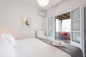 Posteľ alebo postele v izbe v ubytovaní Menta II in Naousa with free parking Paros