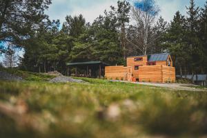 Fotografie z fotogalerie ubytování Tiny house s vyhřívacím koupacím sudem v Nových Hradech