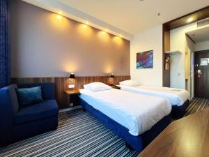 Łóżko lub łóżka w pokoju w obiekcie ibis Styles Wałbrzych