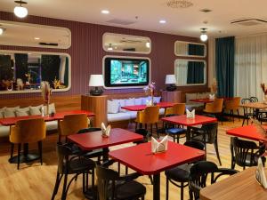 Telewizja i/lub zestaw kina domowego w obiekcie ibis Styles Wałbrzych