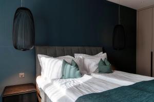 Andermatt Arve Relax by Quokka 360客房内的一张或多张床位