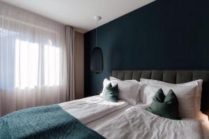 Andermatt Arve Relax by Quokka 360客房内的一张或多张床位
