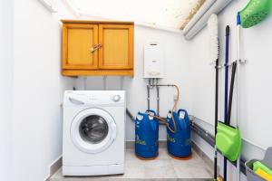 a laundry room with a washer and a washing machine at Santana Sunshine by Sunkeyrents in Santiago del Teide