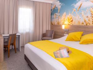 Cama ou camas em um quarto em Mercure Trouville Sur Mer