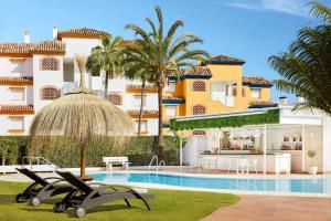 Bazén v ubytování NH Collection Marbella nebo v jeho okolí