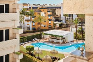 Bazén v ubytování NH Collection Marbella nebo v jeho okolí