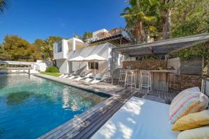 Πισίνα στο ή κοντά στο Modern Villa with Seaviws Sleeps 14
