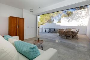 Χώρος καθιστικού στο Modern Villa with Seaviws Sleeps 14