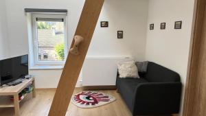 TV a/nebo společenská místnost v ubytování Sy ça me chante Tinyhouse