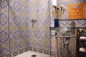 Koupelna v ubytování La Casería Azul de Cuadros + 57 fotografií