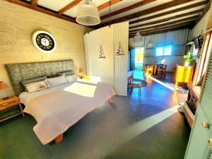 Ένα ή περισσότερα κρεβάτια σε δωμάτιο στο Blue Horizon Shed