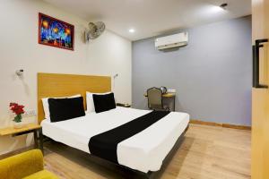 Postel nebo postele na pokoji v ubytování Super Hotel O Near Uttam Nagar East Metro + 21 fotografií