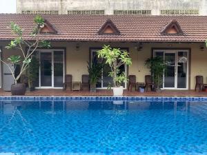 Sundlaugin á Hello Kampot Resort eða í nágrenninu