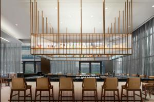 AC Hotel by Marriott Reston餐厅或其他用餐的地方
