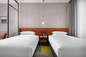 Krevet ili kreveti u jedinici u okviru objekta Home2 Suite by Hilton Fuyang Taihe