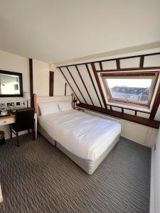 Katil atau katil-katil dalam bilik di Hotel Manor - Datchet, Windsor