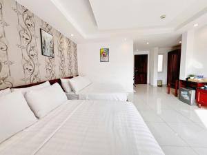 Postel nebo postele na pokoji v ubytování SaiGon Europe Hotel