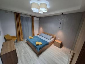 Postel nebo postele na pokoji v ubytování Modern 3BD Apartment with Spacious Balcony & Outside Furniture - Marsalforn Bay