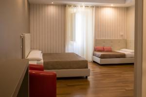 Postel nebo postele na pokoji v ubytování Borghese Executive Suite