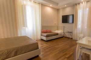 Postel nebo postele na pokoji v ubytování Borghese Executive Suite