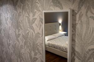 Postel nebo postele na pokoji v ubytování Borghese Executive Suite