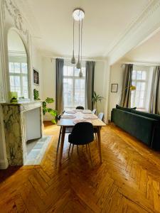 Χώρος καθιστικού στο Le 52 - Appartement haut de gamme plein centre Lille - parking +9 φωτογραφίες