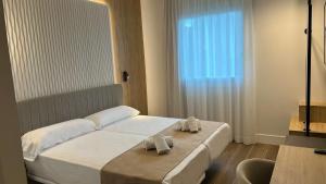 Postel nebo postele na pokoji v ubytování Hotel MLC San Sebastian