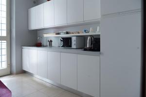 Kuchyň nebo kuchyňský kout v ubytování Borghese Executive Suite