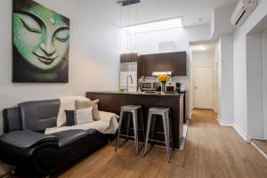 Η κουζίνα ή μικρή κουζίνα στο Cute Studio on Bishop - Hot Spot Dtown MTL