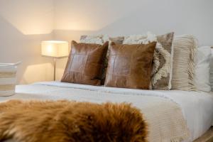 Ένα ή περισσότερα κρεβάτια σε δωμάτιο στο Cute Studio on Bishop - Hot Spot Dtown MTL +6 φωτογραφίες