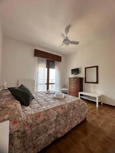 A bed or beds in a room at Little house Lezzeno