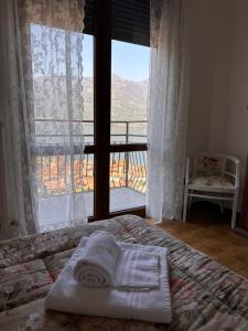 A bed or beds in a room at Little house Lezzeno