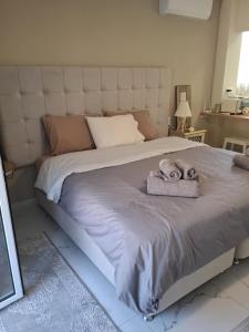A bed or beds in a room at Eytyhias Yard apartments in Poros