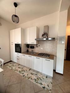 A kitchen or kitchenette at Little house Lezzeno