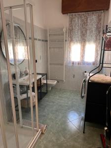 A bathroom at Little house Lezzeno